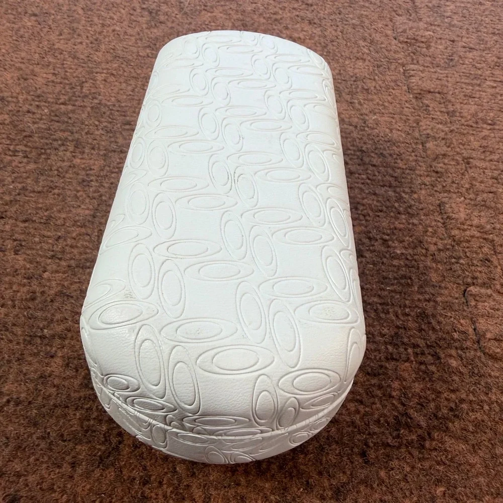 Rare nice B+ Oakley White Embossed Ellipse Logo Hard Shell Sunglasses Case Vault